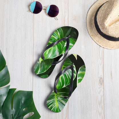 Comfortable summer flip-flops with cushioned sole in trendy colors
